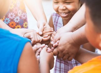 Projeto conecta voluntários a ações de caridade pelo Brasil caridade