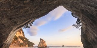 Cathedral Cove, near Whitianga on the Coromandel Peninsula, North Island, New Zealand. This is a major tourist attraction of the area and is situated in a Marine Reserve."n