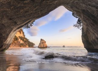Cathedral Cove, near Whitianga on the Coromandel Peninsula, North Island, New Zealand. This is a major tourist attraction of the area and is situated in a Marine Reserve."n